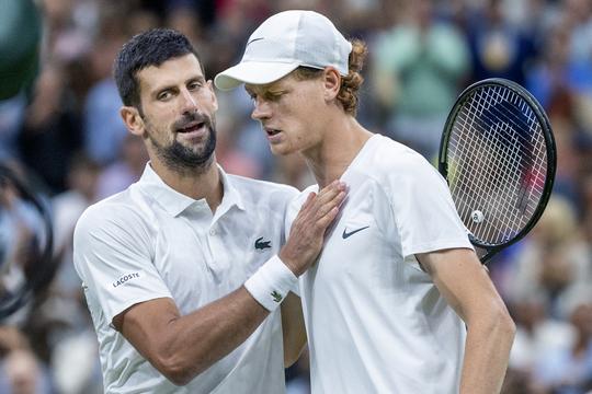 Tennisicoon Novak Djokovic heet Jannik Sinner welkom bij exclusieve club