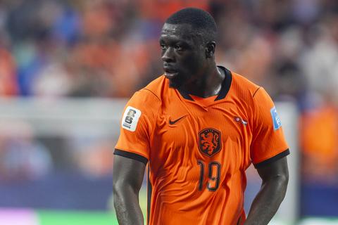 Oranje-fans trekken portemonnee voor unieke WK-shirts, Brian Brobbey het populairst