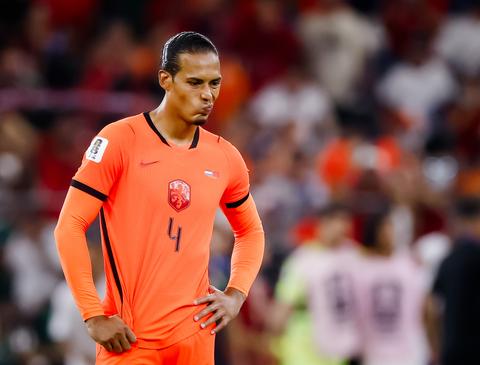 Oranje-aanvoerder Virgil van Dijk zorgt voor verbazing bij penaltyserie op WK voetbal