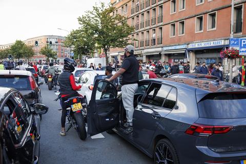 Feeststemming slaat om na overwinning van Marokko op Oranje tijdens WK voetbal: politie grijpt hard in