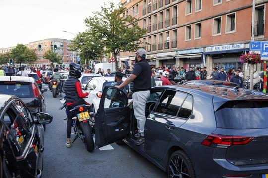 Feeststemming slaat om na overwinning van Marokko op Oranje tijdens WK voetbal: politie grijpt hard in