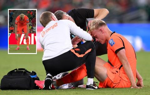 Schrik bij Nederland - Marokko: Oranje-speler Jan Paul van Hecke opnieuw flink toegetakeld