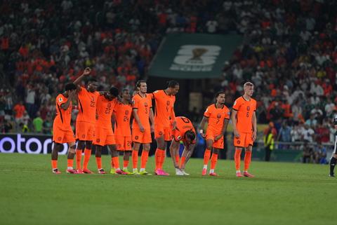 Oranje-internationals keren snel weer terug naar Nederland na uitschakeling op WK voetbal