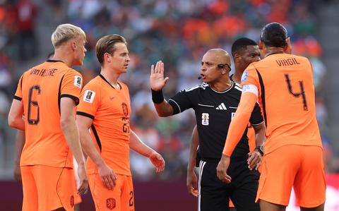 Assistent Ruud van Nistelrooij laat zich uit over veelbesproken scheids tijdens Nederland - Marokko