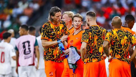 Bondscoach Ronald Koeman grijpt in bij Nederland - Marokko met opmerkelijke wissels
