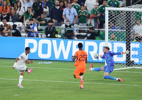 Live WK voetbal | Climax bij verhitte clash tussen Nederland en Marokko, Bart Verbruggen houdt Oranje overeind