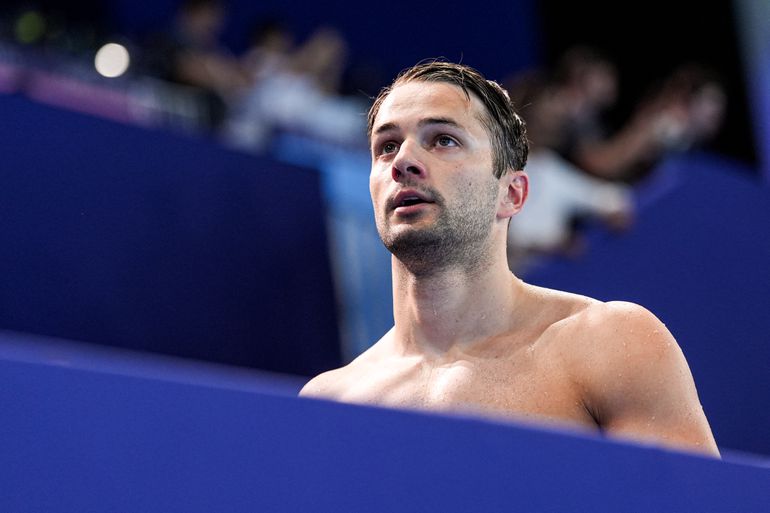 Enorme domper voor zwemmer Arno Kamminga op Olympische Spelen, medaillekandidaat trekt zich terug: 'Een knullige blessure'