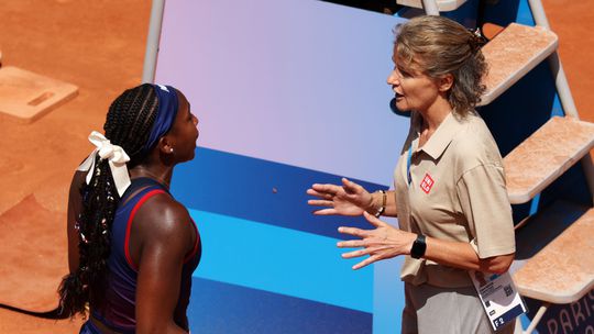 Toptennisster Coco Gauff ruziet met umpire en verlaat in tranen het veld op Olympische Spelen
