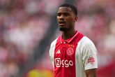 Transfer van Jorrel Hato naar Chelsea plots in impasse: 'Ajax moet genoegen nemen met veel minder'
