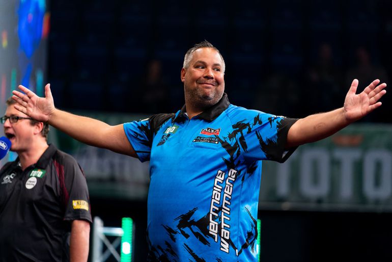 Nederlandse darter (37) profiteert van afwezigheid toppers en stunt met eerste titel