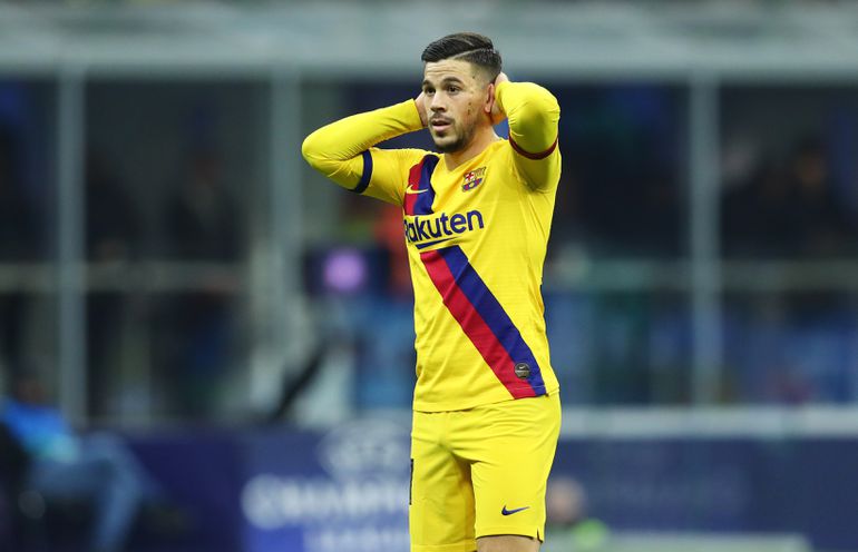 Ex-speler FC Barcelona belandt in het ziekenhuis na bizarre beet in geslachtsdeel