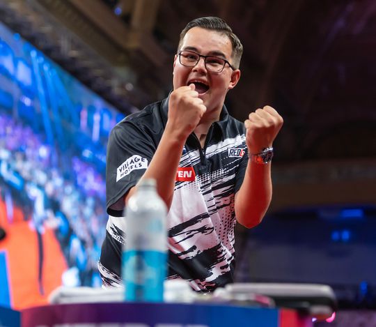 Nederlandse topdarter Gian van Veen zorgt voor sensatie met spectaculaire partij