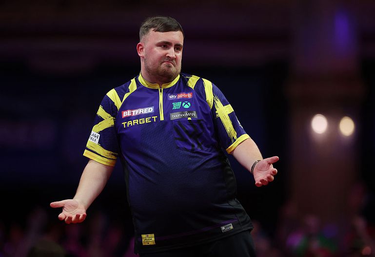 Topdarter Luke Littler blijft maar zakken voor belangrijke test: 'Einde nog niet in zicht'