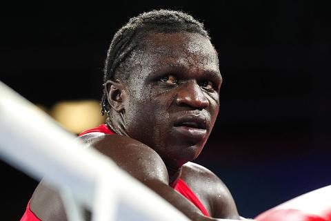 Kleinzoon (25) van beruchte dictator haalt snoeihard uit na dramatisch einde op groot sporttoernooi: 'Hij moest winnen'