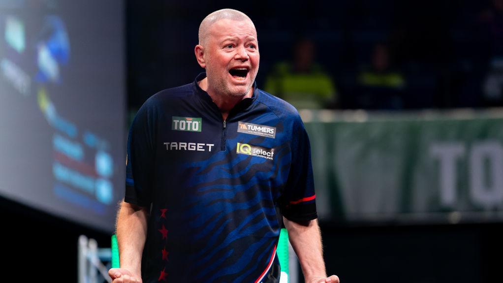 Enorme opsteker voor topdarter Raymond van Barneveld: 'Mensen zeggen dat ik niet glimlach'