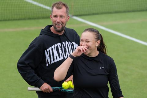 Foto van toptennisster met Nederlandse succescoach duikt op, hereniging aanstaande?