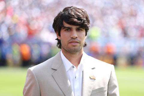 Toptennisser Carlos Alcaraz verrast met compleet nieuwe look: 'Dit kan niet serieus zijn'