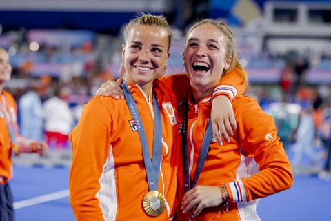Nederlandse tophockeyster (29) deelt prachtig bericht over haar en geliefde: 'Leukste nieuws in jaren'