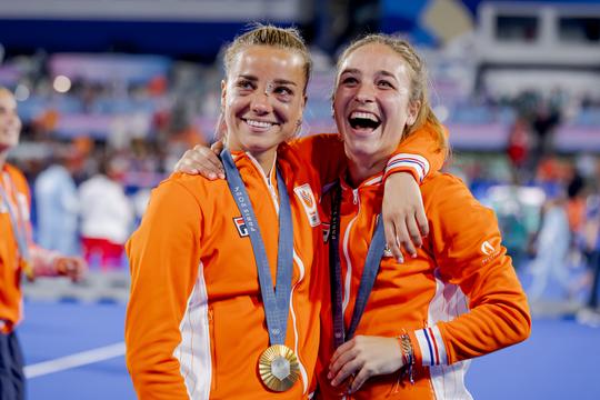 Nederlandse tophockeyster (29) deelt prachtig bericht over haar en geliefde: 'Leukste nieuws in jaren'