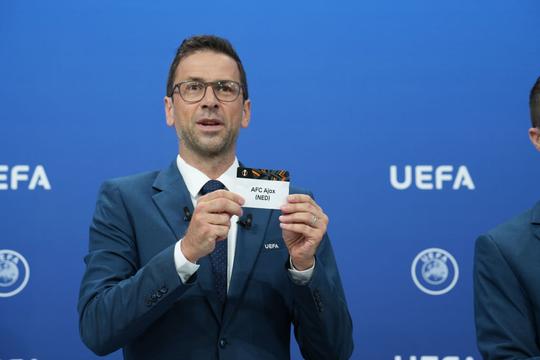 Zo werkt de loting van de Europa League: slimme computer bepaalt tegenstanders Ajax, FC Twente en AZ