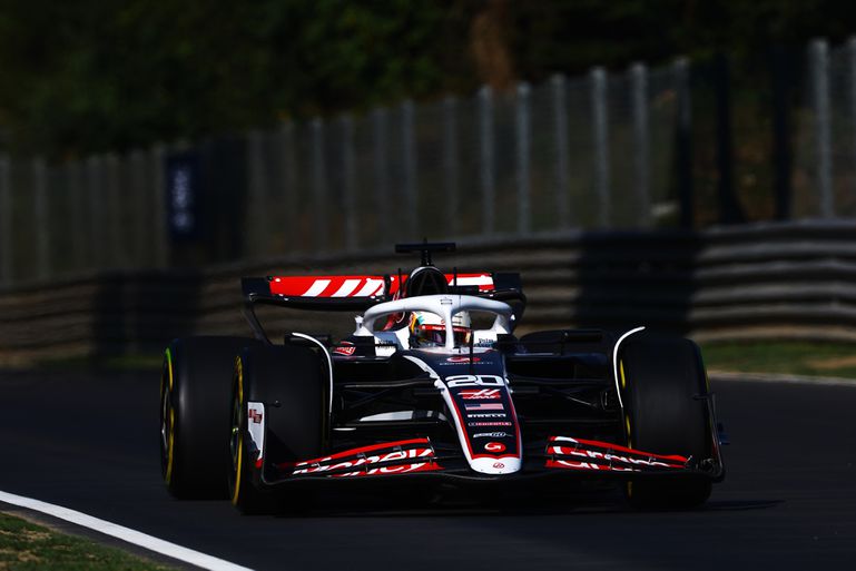 Chaos op Monza: ook tweede vrije training stilgelegd door rode vlag na crash Kevin Magnussen