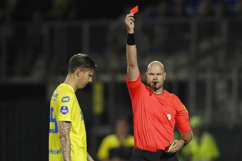 Michiel Kramer blijft zichzelf ondanks excuses na rode kaart: 'Zo iemand loopt eerder tegen een elleboog aan'