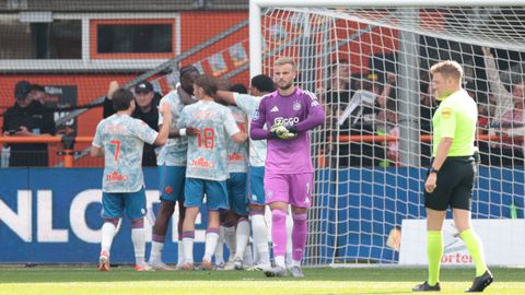 Onthutsend zwak Ajax blameert zich tegen FC Volendam, PSV kan profiteren van puntenverlies