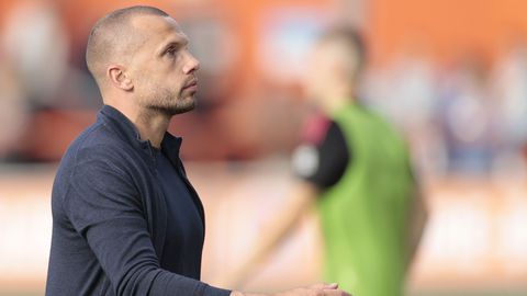 Pijnlijke geschiedenis lijkt zich te herhalen voor Ajax-trainer John Heitinga: snel afscheid dreigt