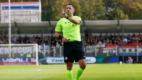 Scheidsrechter Dennis Higler zorgt voor kolderiek moment bij Telstar - Ajax