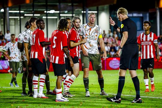 FC Volendam-cultheld (35) doet boekje open over keerpunt in carrière: 'Ik vond bier drinken belangrijker'