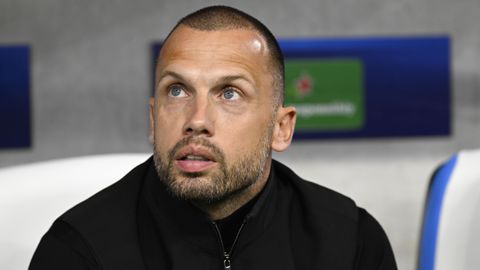 Onvrede over Ajax-trainer bereikt kookpunt: 'John Heitinga moet vertrekken'