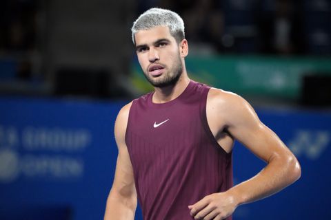 Toptennisser Carlos Alcaraz woedend op umpire in finale Japan Open: 'Vind je dit normaal?!'