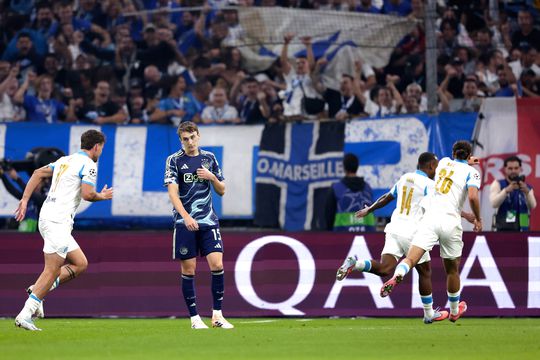 Marco van Basten en Wesley Sneijder fileren historisch slecht Ajax: 'Daar erger ik me dood aan'