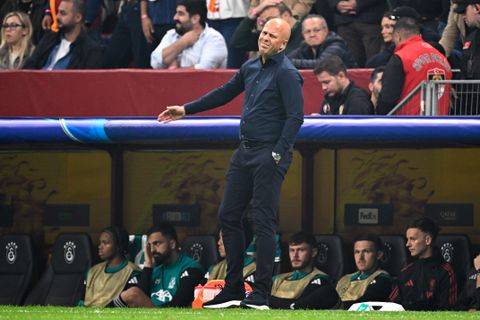 Nieuwe zeperd voor Arne Slot: onherkenbaar Liverpool gaat ten onder in Turkse heksenketel