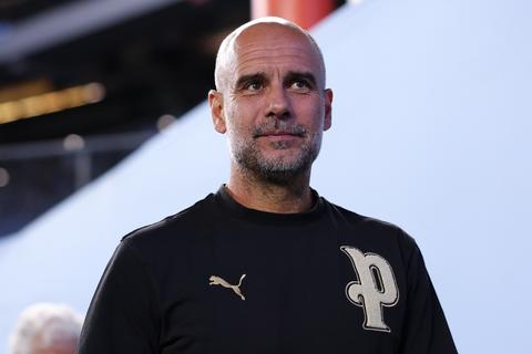 Oud-trainer Pep Guardiola steekt Manchester City-fans hart onder de riem: 'Ik sta achter mijn club'