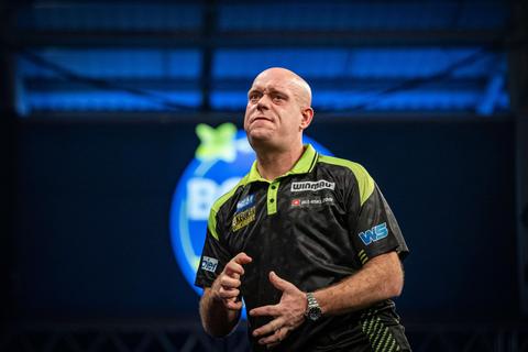 Verwijt aan adres topdarter Michael van Gerwen: 'Dat had hij zelf ook eerder kunnen verzinnen'