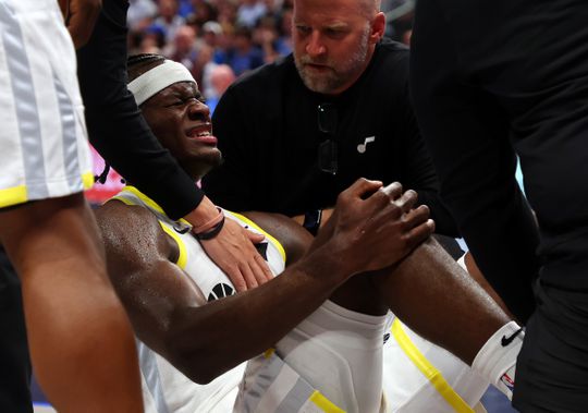 Afschuwelijk gezicht in NBA: fans en spelers kijken weg na horrorblessure jong talent (20)