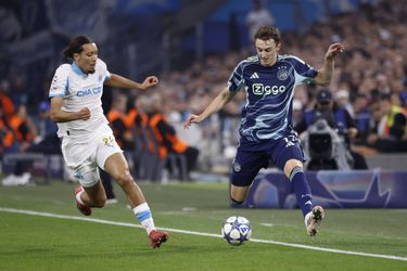 Speler (21) van topclub Marseille zakt plots in elkaar tijdens wedstrijd: 'We maken ons allemaal grote zorgen'