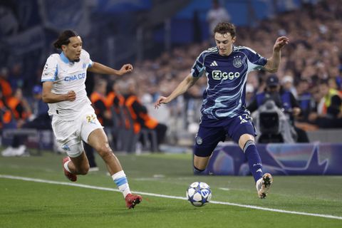 Speler (21) van topclub Marseille zakt plots in elkaar tijdens wedstrijd: 'We maken ons allemaal grote zorgen'