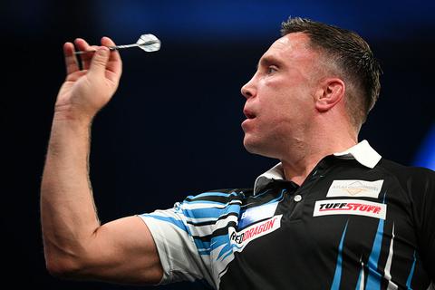 Topdarter Gerwyn Price stelt fans gerust na plotselinge afzeggingen: 'Tijd is het belangrijkste'