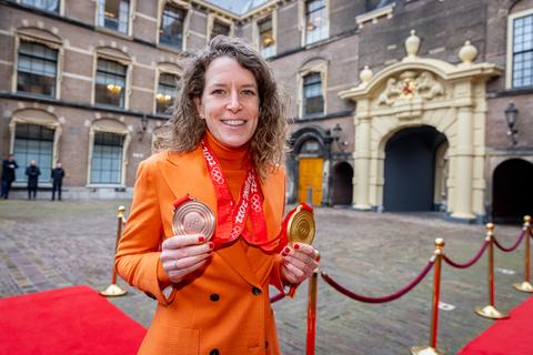 Schaatsicoon Ireen Wüst (40) verschijnt ondanks afscheid toch bij NOS: 'Je mag blijven, hoor'