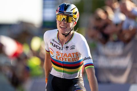 Toprenster Demi Vollering geniet na superjaar van bijzonder trip: wereldkampioene werkt aan grote droom