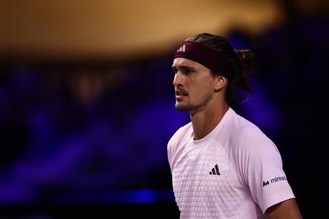 Alexander Zverev deelt sneer uit aan tennislegende Boris Becker: 'Precies het tegenovergestelde'