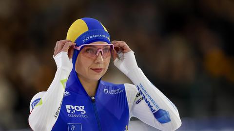 Topschaatsster Joy Beune rekent overtuigend af met olympisch kampioene op 1500 meter bij WCKT
