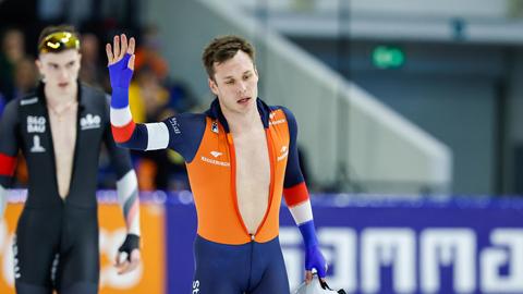 Marcel Bosker kritisch na goede start op WCKT in Thialf: ‘De planning slaat nergens op’
