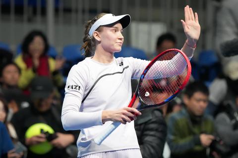 Toptennisster Elena Rybakina komt met verdrietig nieuws na heugelijke dag