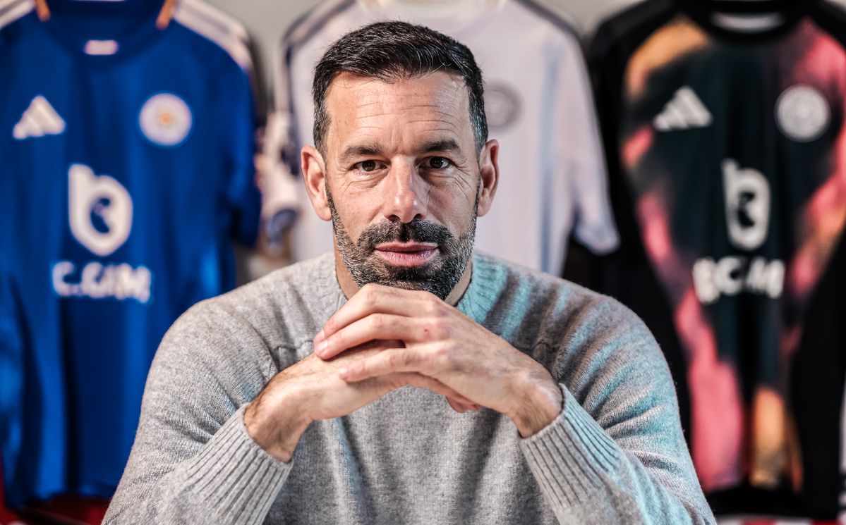 Ruud van Nistelrooij moet bij nieuwe club Leicester City eerste wedstrijd vanaf de tribune toekijken