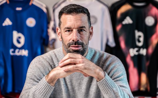 Ruud van Nistelrooij moet bij nieuwe club Leicester City eerste wedstrijd vanaf de tribune toekijken