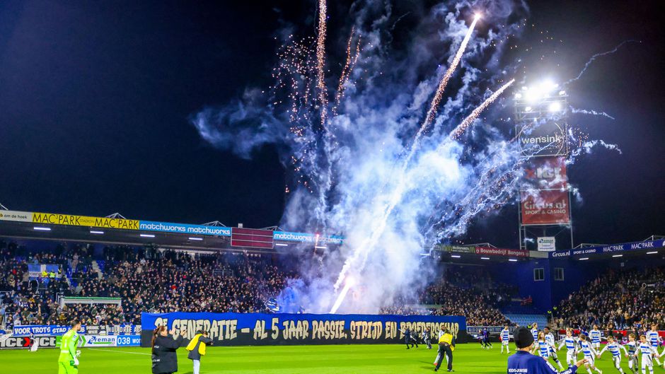 Vuurwerk schopt aanvangstijd van PEC Zwolle tegen Sparta in de war