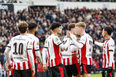 Oppermachtig PSV maakt droomweek compleet: simpele zege in Eredivisie na Europees sprookje